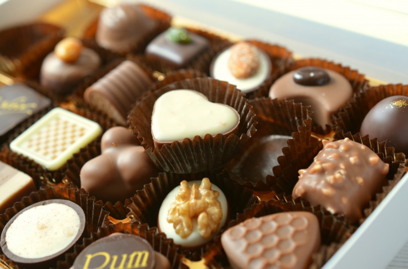 confiserie-MONTAUROUX-min_chocolates_food_candy_calories_nibble_chocolate_heart-782043